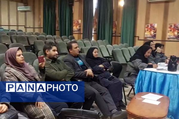 داوری آثار تئاتر درسی در ناحیه سه شیراز 