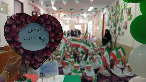  قاب‌های خبری از مراسم زنگ انقلاب در دبستان بوستان شهرستان بن
