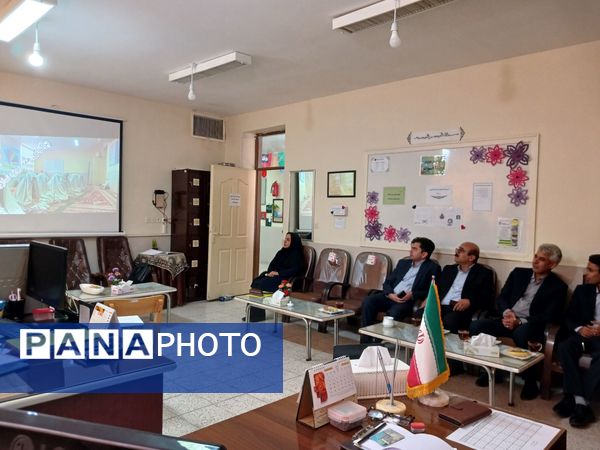 بازدید مدیر آموزش و پرورش کاشمر از نمایشگاه دبیرستان سما