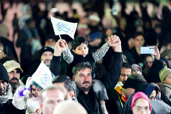 همخوانی سرود «سلام یا مهدی» با حضور ابوذر روحی در مسجد جمکران