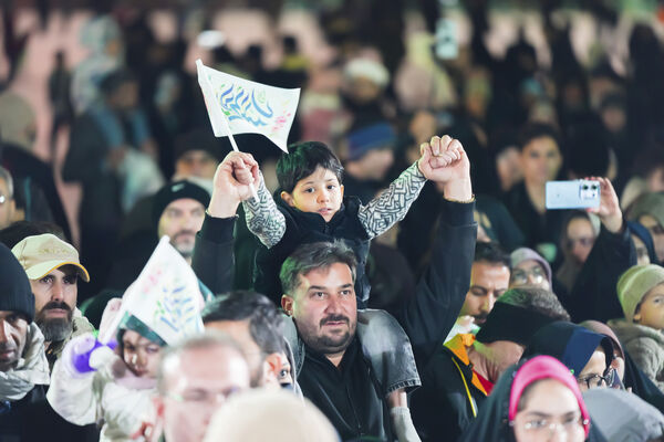 همخوانی سرود «سلام یا مهدی» با حضور ابوذر روحی در مسجد جمکران