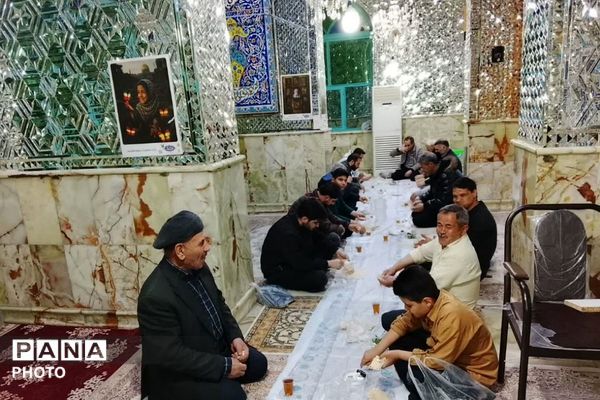 آیین افطاری ماه مبارک رمضان در امامزاده عمادالدین رباط‌کریم