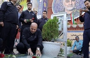 ادای احترام معاون تربیت بدنی و سلامت وزیر آموزش و پرورش ‌‌به مقام شهید سپهبد حاج قاسم سلیمانی