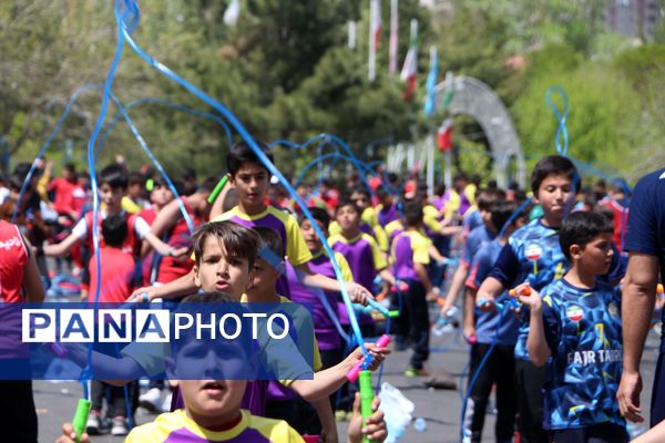 بزرگ‌ترین همایش طناب‌زنی دانش‌‌آموزی در تبریز