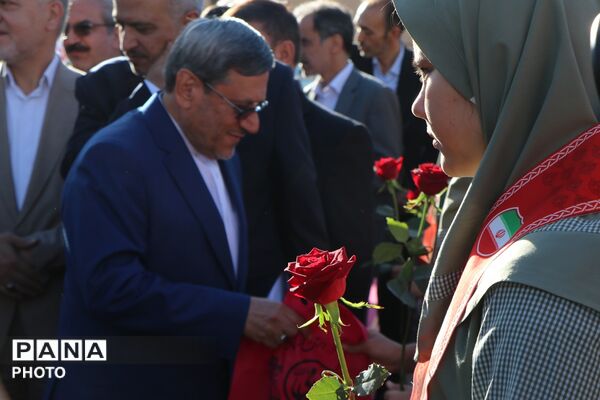 «مهر کریمانه» با حضور وزیر آموزش و پرورش در دبستان پروین اعتصامی بهارستان‌دو