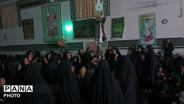 مراسم شب عاشورا در حسینیه مخلصین حسین دهستان حاجی آباد 