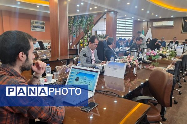 نشست هم‌اندیشی معاونین آموزش متوسطه در اداره رباط‌کریم