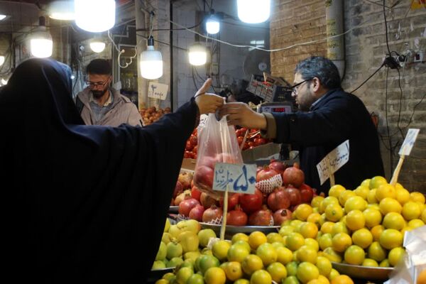بازار داغ یلدا در زنجان