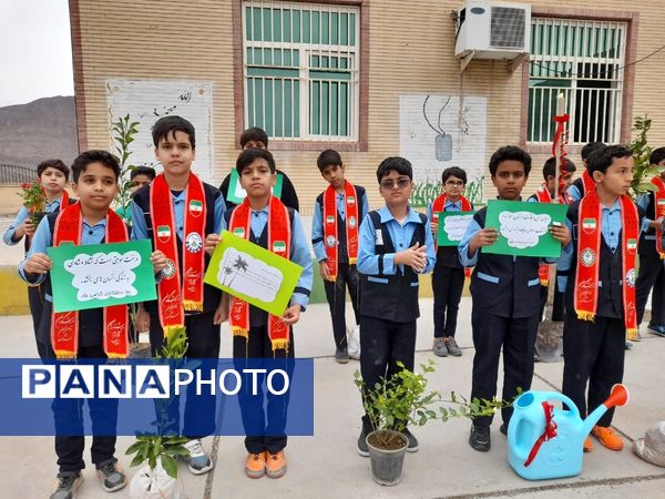 مراسم نمادین کاشت نهال در حاجی‌آباد 