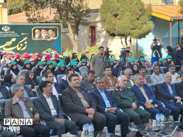نواختن زنگ مهر در دبیرستان آرمیتا مصلی نژاد
