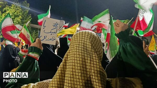 قلب‌های مردم به عشق وطن در چهار باغ خرم‌ آباد، برای ایران تپید