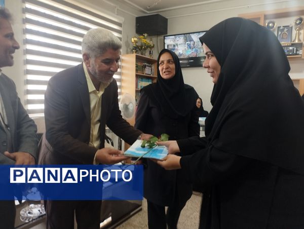  تقدیر از معلمان نمونه دبیرستان هاجر بیرجند