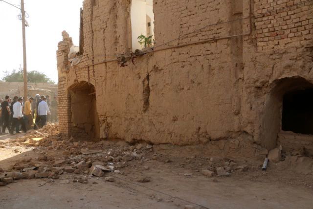 وسایل سرمایشی اولویت چادرهای زلزله‌زدگان کاشمری است