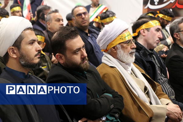 رونمایی کتاب «از مدرسه تا سنگر» در قم