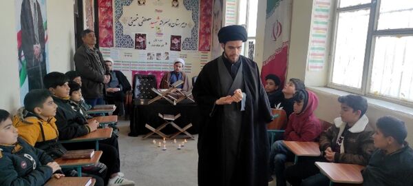 محفل انس با قرآن در دبیرستان شهید مصطفی خمینی اسلام آباد