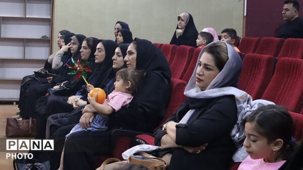 شکوفه‌ های خرم‌ آباد در نخستین روز های مدرسه