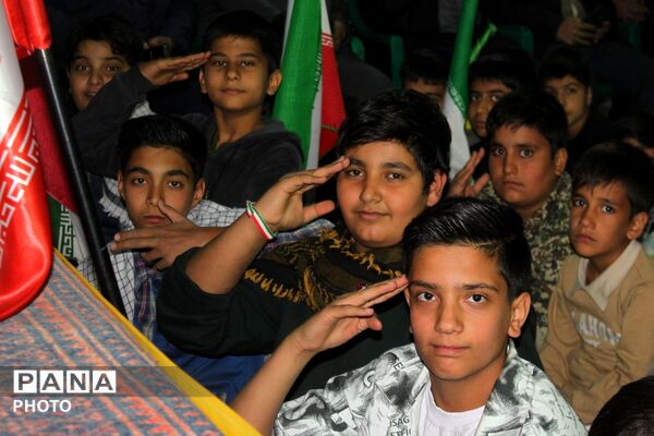 تجمع دانش‌آموزان در چهلمِ یاران سفرکرده