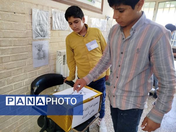 انتخابات شورای دانش‌آموزی در دبیرستان پسرانه متوسطه اول شهید اسکندری شهرستان کاشمر 