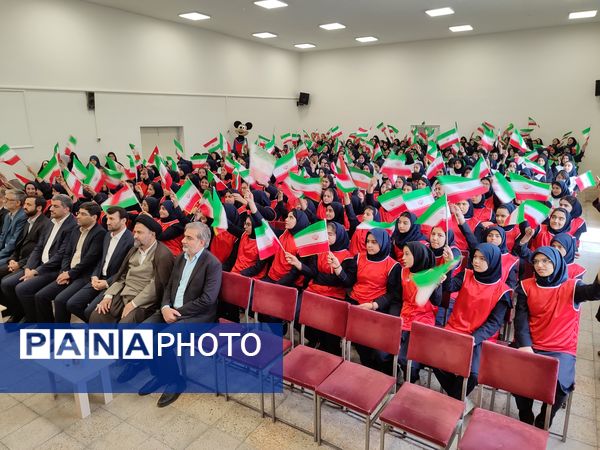 آیین نواختن زنگ ملی مبارزه با استکبار ستیزی در دبیرستان دخترانه متوسطه دوره اول توحید 