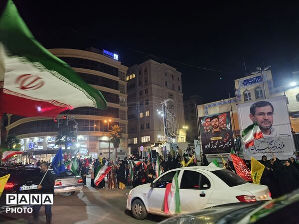 حضور گسترده مردم در سالگرد چهلمین روز درگذشت رهبر شهید در خیابان‌های شهر بندرعباس