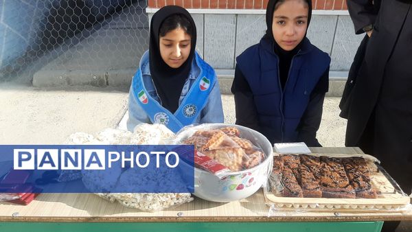 گشایش نمایشگاه «ایرانمون» در دبیرستان نیایش با بازارچه دانش آموزی