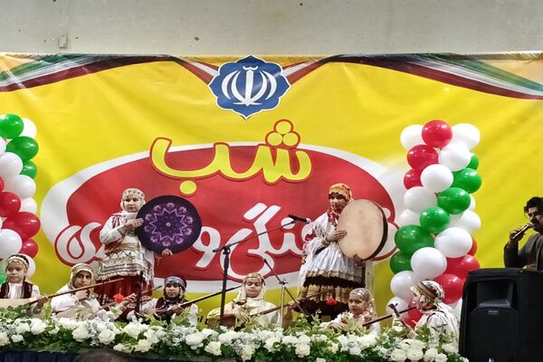 برگزاری مراسم شب فرهنگی و هنری در فاروج