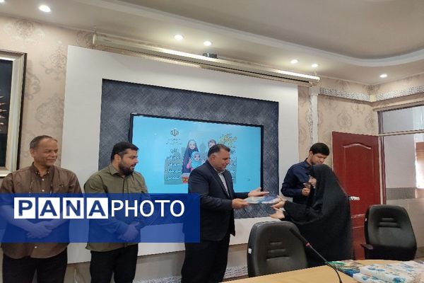 تجلیل از برگزیدگان پویش رأی با خانواده در نیشابور