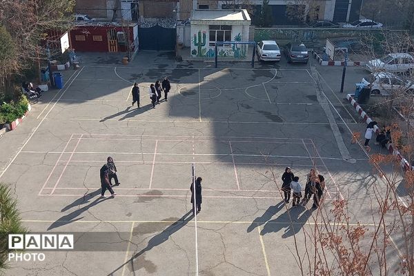 نصب پنل‌های خورشیدی و اتصال آن به شبکه برق رسانی منطقه در هنرستان قدس ناحیه دو شهرری 