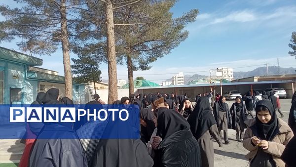 بازارچه‌‌ دانش‌آموزی در‌ دبیرستان‌ نمونه‌ اندیشه‌ کاشمر