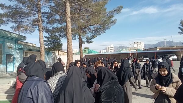 بازارچه‌‌ دانش‌آموزی در‌ دبیرستان‌ نمونه‌ اندیشه‌ کاشمر