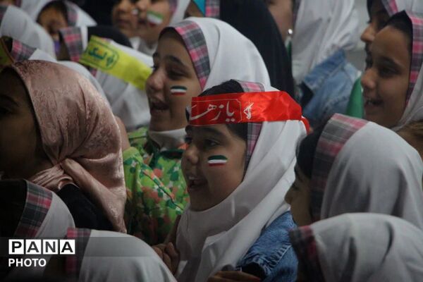 تجلیل از خانواده شهدا با کاروان «زیر سایه خورشید» در شهرستان ساوجبلاغ