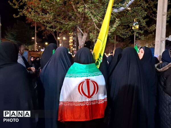 وحدت  رمز پیروزی مقابل دشمن 