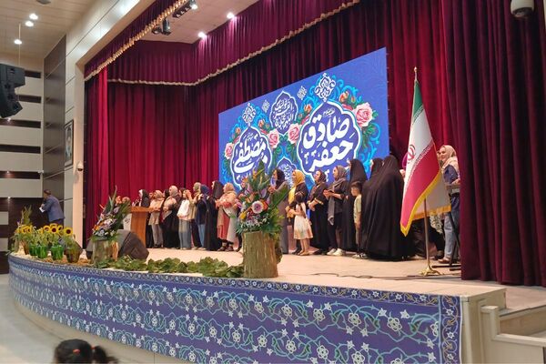 برگزاری جشن نور و معرفت؛ آیین ولادت پیامبر رحمت در فرهنگ‌سرای بعثت صفادشت 