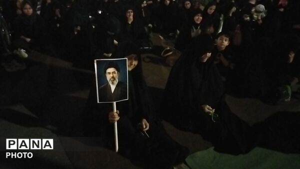 طنین نوای یا حسین در مسجد جامع نیشابور غرق در سوگ عاشورا