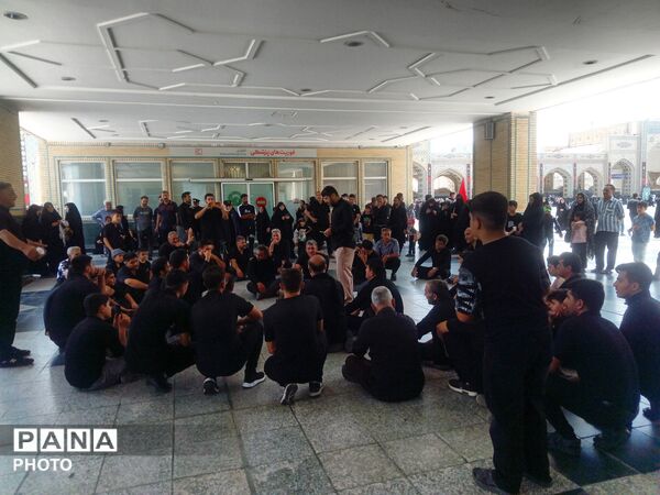 طنین گام‌های جاماندگان اربعین در حریم رضوی؛ مشهد یکپارچه در سوگ حسین (ع)