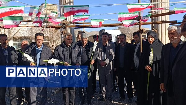 گلباران قبور شهدای شهر سفیددشت به مناسبت دهه فجر