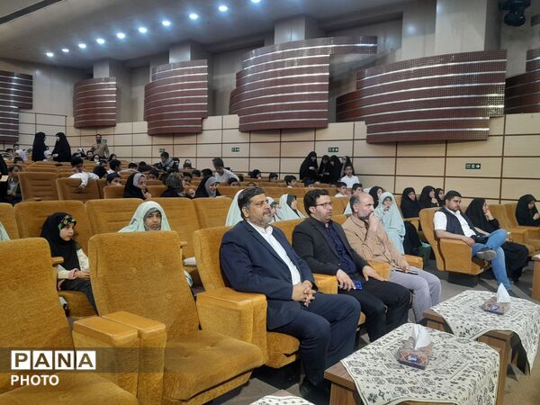 فرشتگان‌زمینی در محفل ملکوتی قرآن و نماز