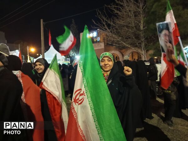 بلوار فضل، صحنه عشق و ارادت ملت به رهبر در شبی دیگر