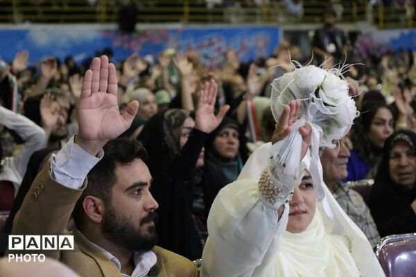 ندای هلهله فرشته‌ها در ورزشگاه انقلاب کرج 