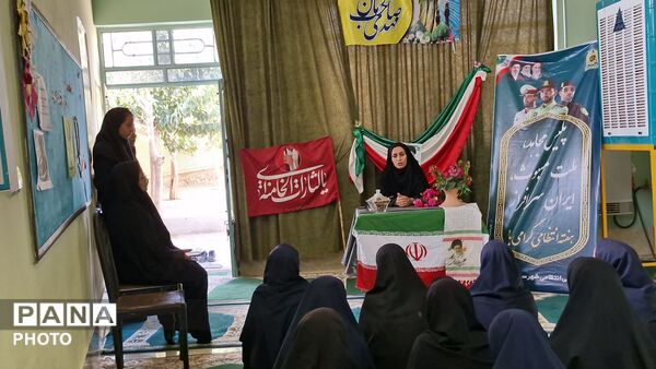 گرامیداشت هفته نیروی انتظامی در دبیرستان دخترانه مرحوم میری