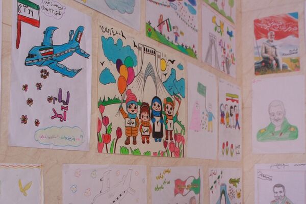 صبحگاه پرشور پاییزی در مدرسه نور ایمان بهارستان‌دو