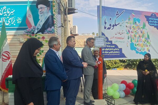 حضور مشاور وزیر آموزش و پرورش گرمابخش محفل شکوفه‌های شیراز