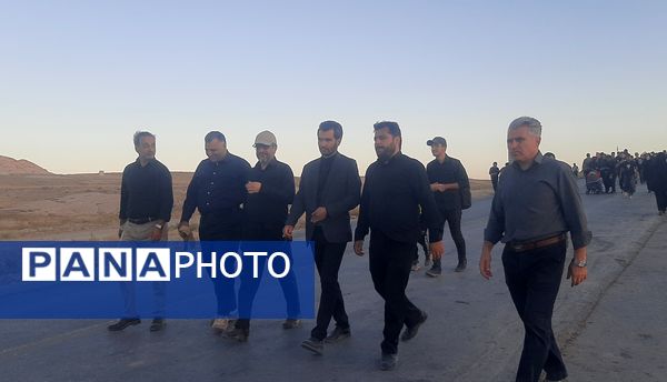  کاروان زائرین پیاده دانش‌آموزی در نیشابور