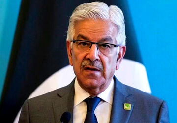 وزیر دفاع پاکستان: اسلام آباد برای تنش زدایی بین تهران و واشنگتن نقش‌آفرینی می‌کند
