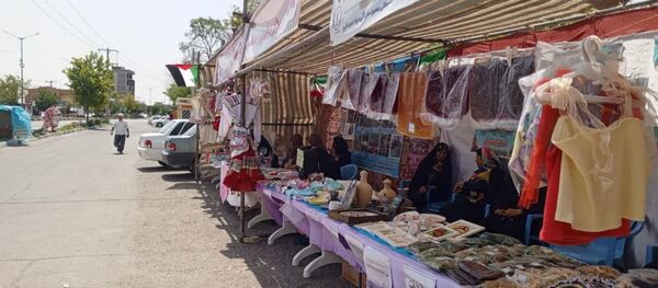 غرفه هنری دختران و مادران فاروجی در پارک وحدت 