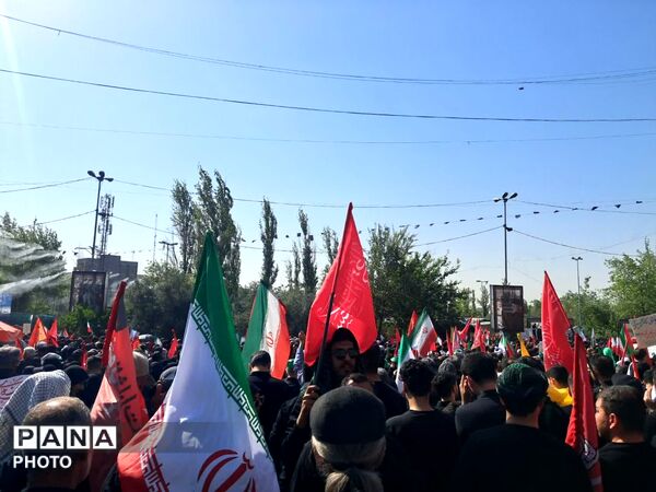  آخرین  وداع  ملت ایران با رهبر شهید در روز تشییع 