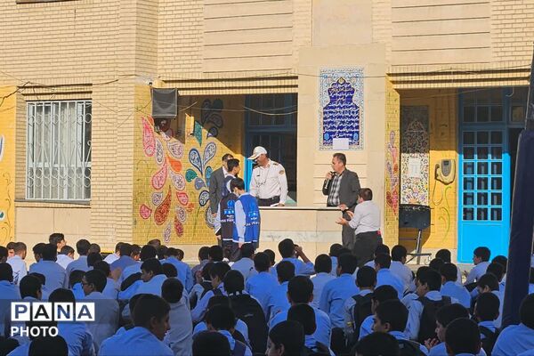 آیین تجلیل از حافظان امنیت در دبیرستان هاشمی‌رفسنجانی