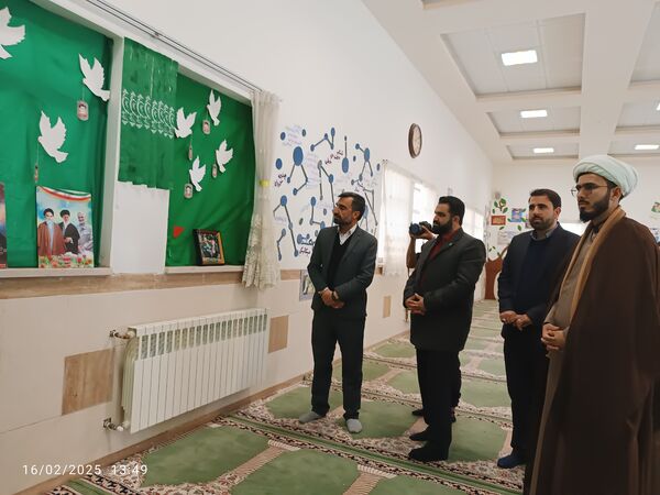بازدید مسئول اتحادیه انجمن اسلامی یزد از دبیرستان دخترانه شهید زینلی بهاباد