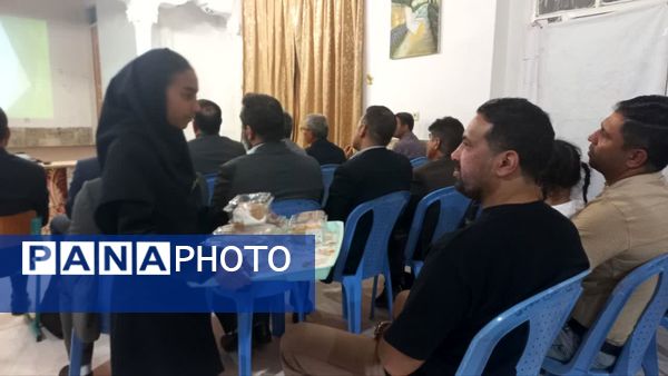 جلسه انجمن اولیا و مربیان در دبیرستان فرزانگان