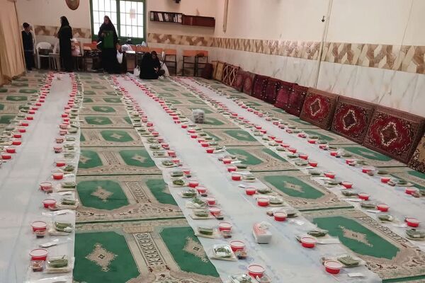 سفره افطار در دبستان شاهد بهنام محمدی ناحیه 2 کرج 